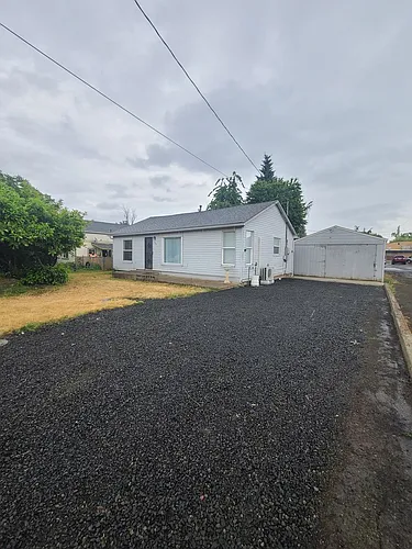 372 SW Donald St Photo 1