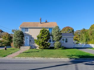 17 Andrew Ave, Islip Terrace, NY 11752