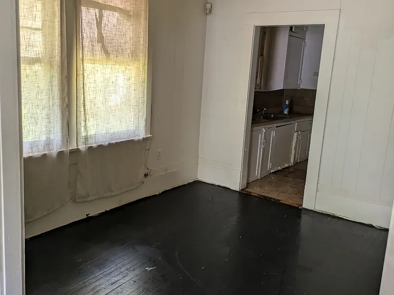 215 Avondale Ave — Photo 14