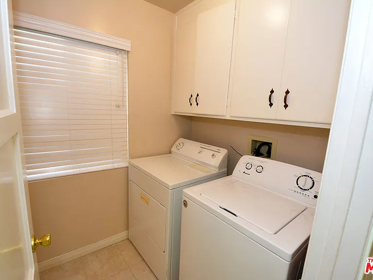 12944 Haynes St — Photo 11