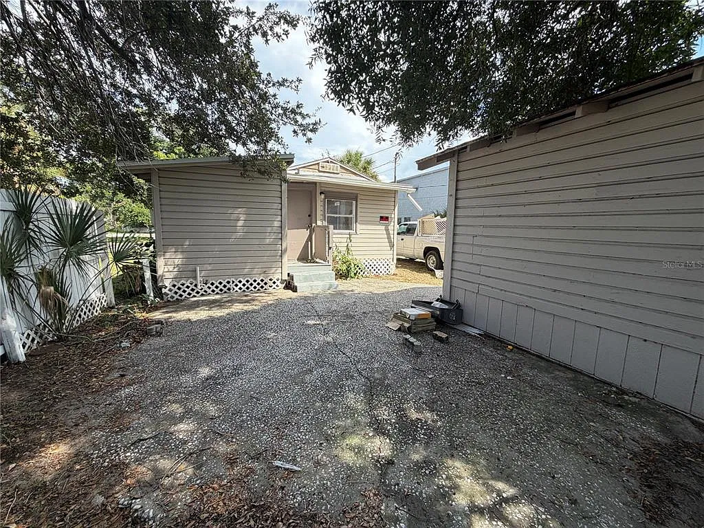 2 bed, 1.0 bath, 980 sqft, $1,950 — Photo 2