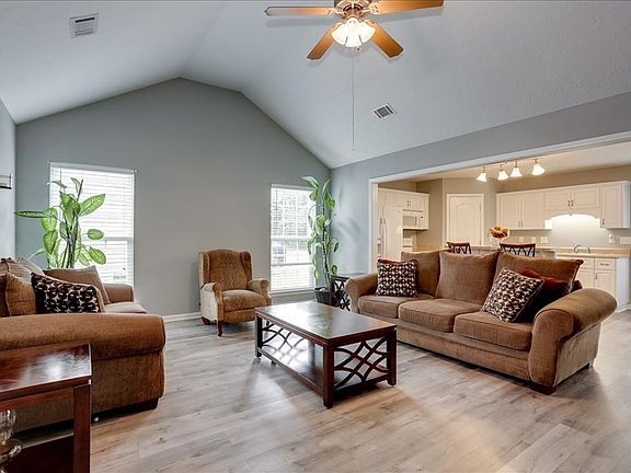 3rd image of 118 Fox Haven Dr