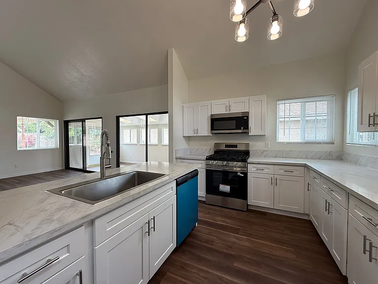 1422 Eagle Ct — Photo 14