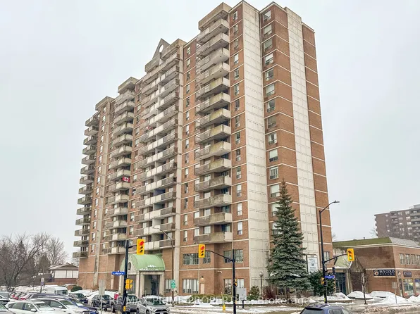 200 Lafontaine Ave #901, Ottawa, ON K1L 8K8