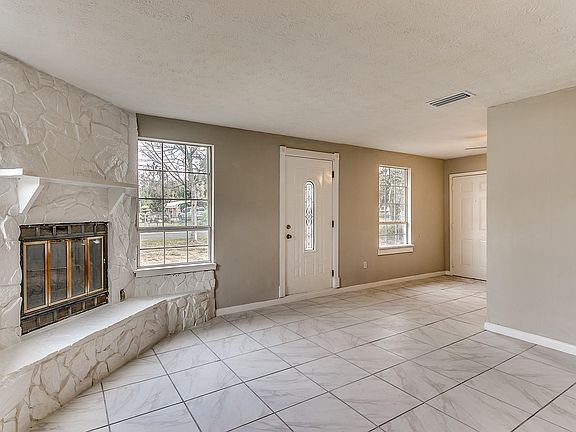 5th image of 8238 Osteen St