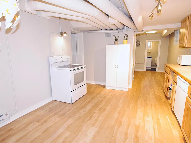 524 N Downing St #B — Photo 7