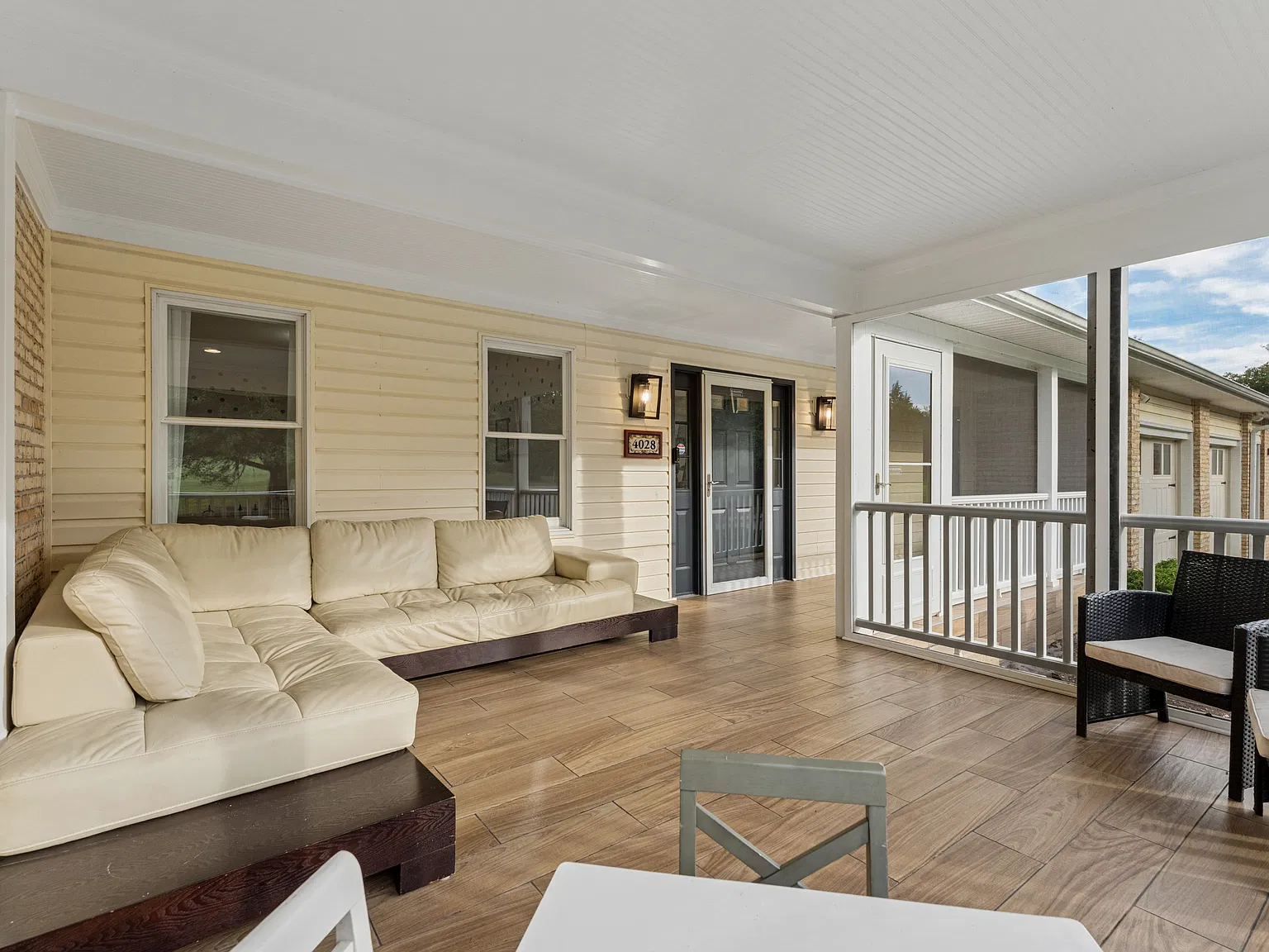 4 bed, 2.5 bath, 3000 sqft, $5,995 — Photo 3