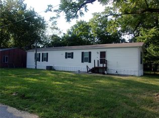 211 E Fitzgerrell St, Sesser, IL 62884