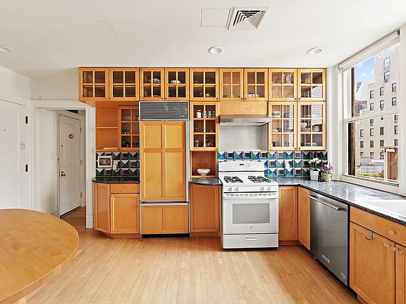5th image of 850 Park Ave APT 9D