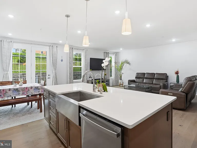 411 W Ponds Edge Dr — Photo 12