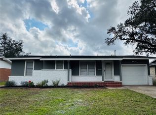 364 Woodlawn St, Sinton, TX 78387