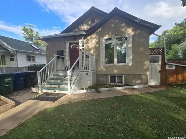 408 I AVENUE S, Saskatoon, SK S7M 1P4