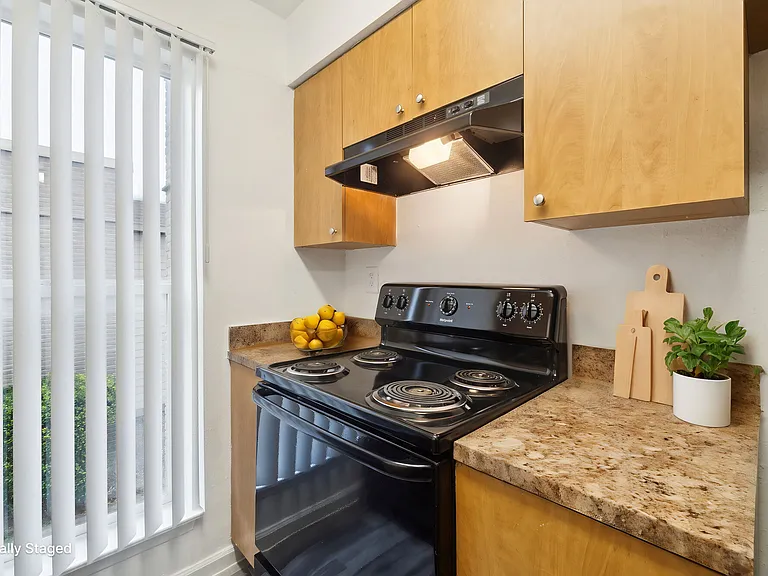 CrestWind Townhomes and Apartments — Photo 20