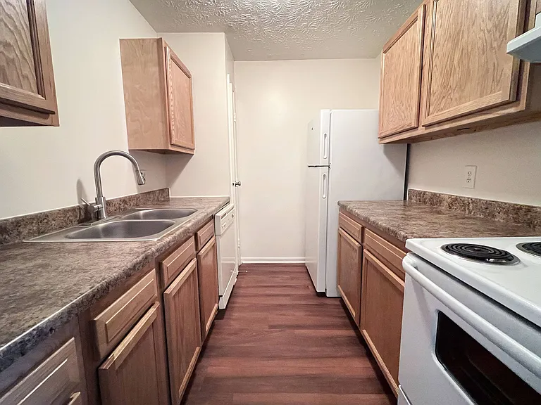 Crown Crossing Apartments — Photo 71