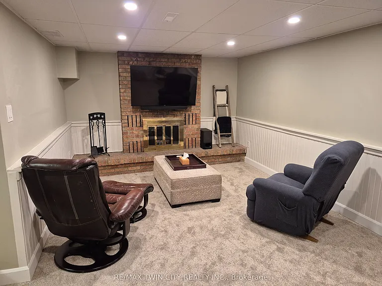 384 Pioneer Dr — Photo 19