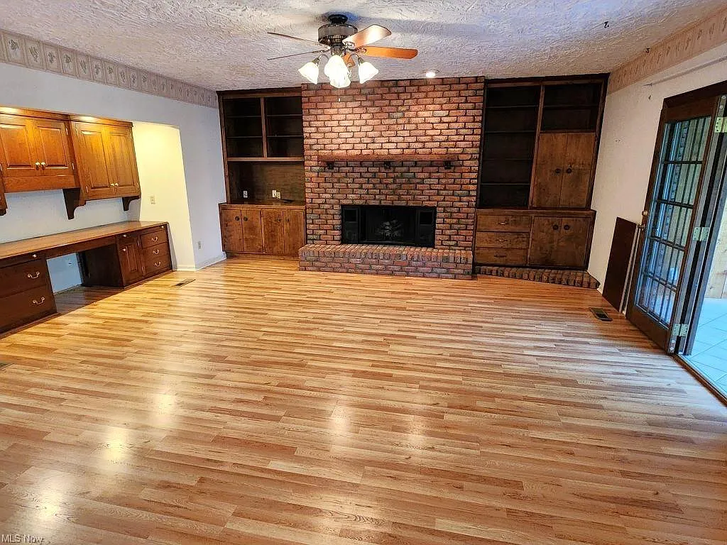 3 bed, 3.5 bath, 3084 sqft, $3,300 — Photo 3