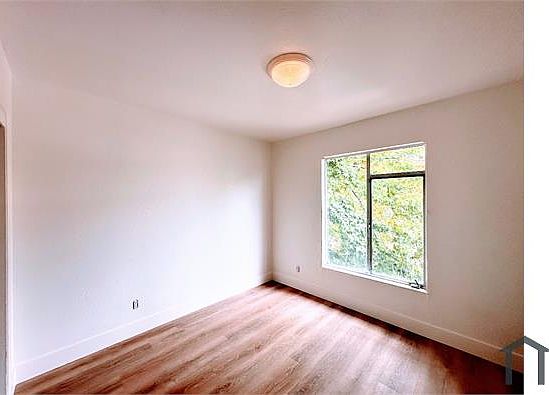 5th image of 9301 Bancroft Ave APT C