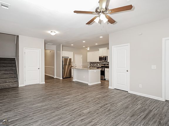 5th image of 128 Hood Park Dr