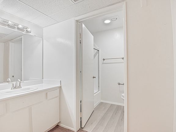 4th image of 8313 Cedros Ave #203