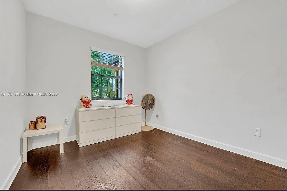 3 bed, 1512 sqft, $1,000 — Photo 2