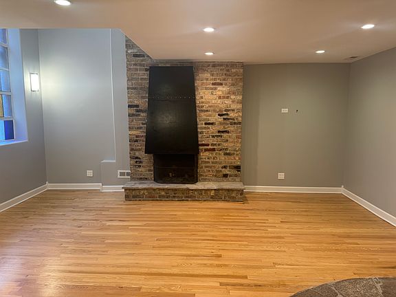 3rd image of 160 W Burton Pl #2