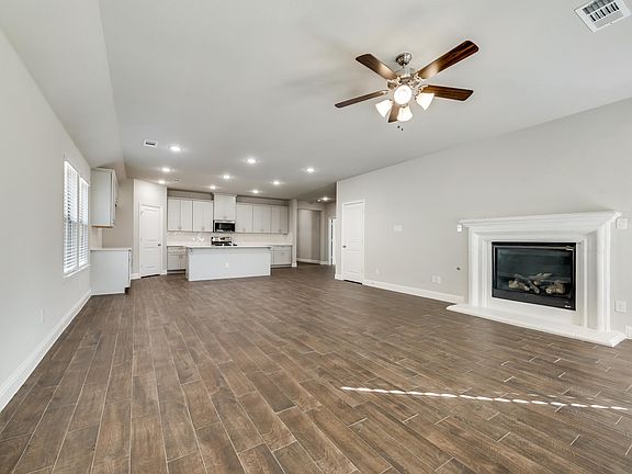 5th image of 312 Cornerstone Dr