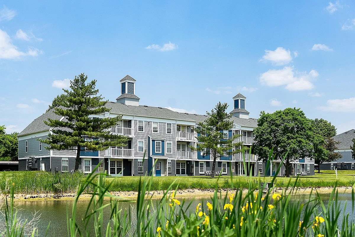 Oxford Place Apartments - 2143 43rd St SE