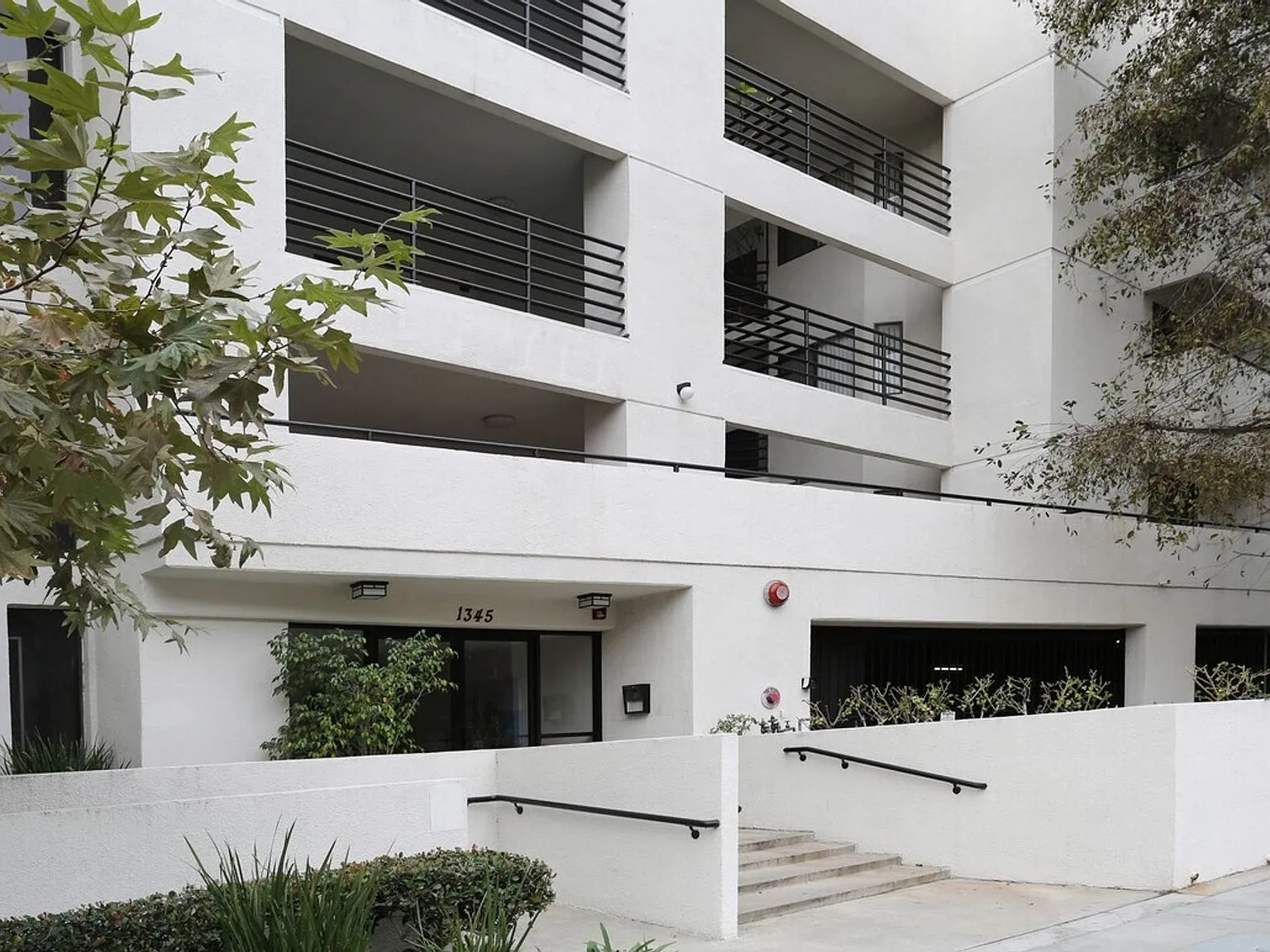 1345 Beverly Glen Blvd — Photo 3