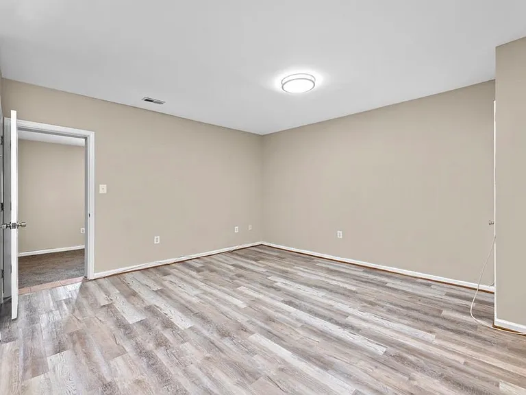 566 Newcomb St SE #3 — Photo 5
