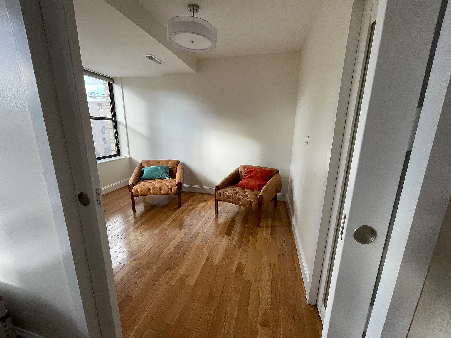 2 bed, 700 sqft, $3,200 — Photo 4