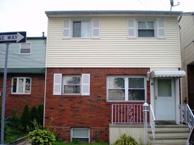 42 Suburbia Ct, Jersey City, NJ, 07305