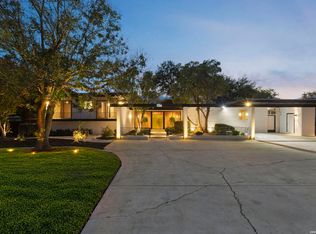 136 Honeysuckle Ln, Castle Hills, TX 78213