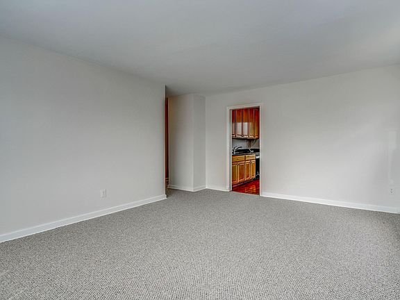 5th image of 2601 Washington Blvd #3