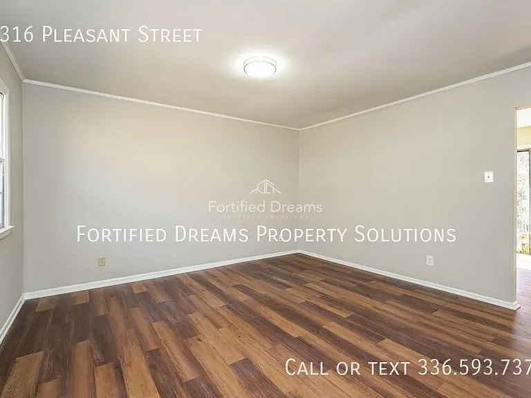 1316 Pleasant St — Photo 13