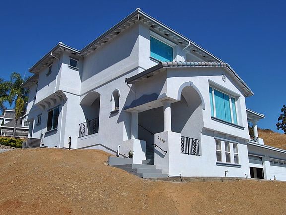 5th image of 2750 Toro Vista Ct