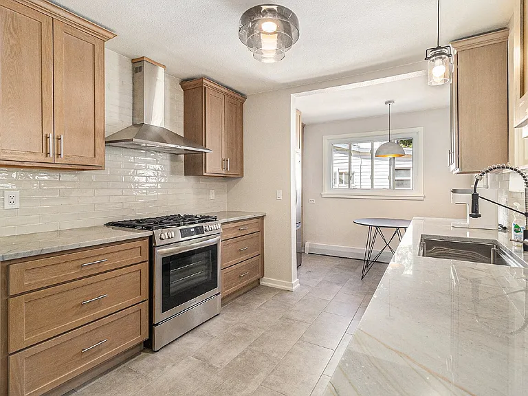 405 Pearl St — Photo 8