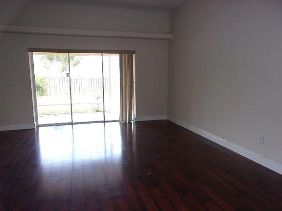 3rd image of 1067 SW Liberty Ave