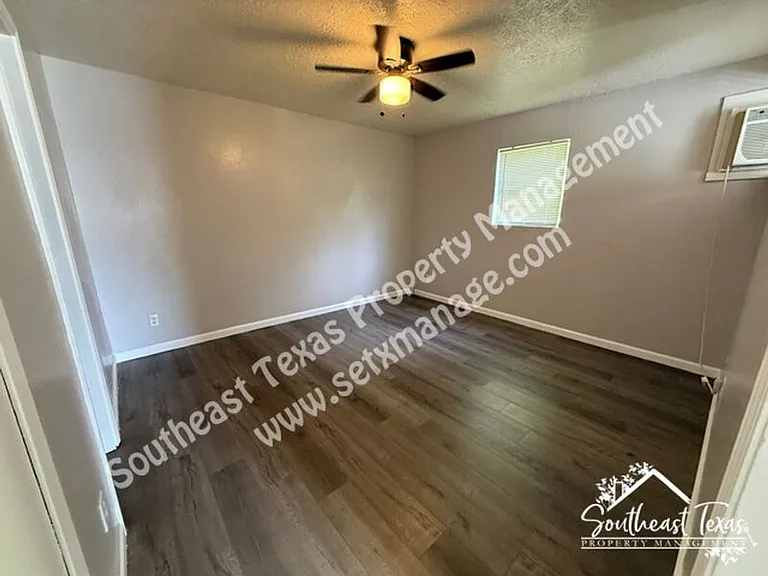 615 Adams St #D — Photo 4