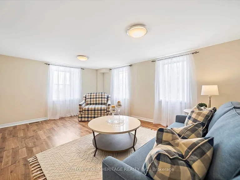 1612 Dufferin St — Photo 6