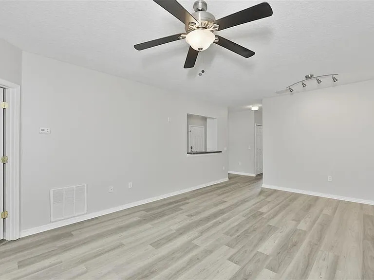 6437 Cypressdale Dr #201 — Photo 7