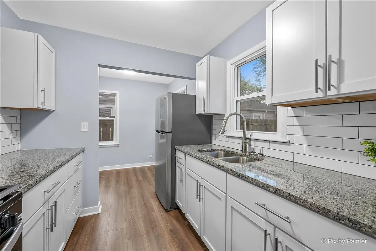 3 bed, 875 sqft, $2,490 — Photo 3