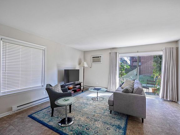 4th image of 15808 Terrace Dr Unit 1