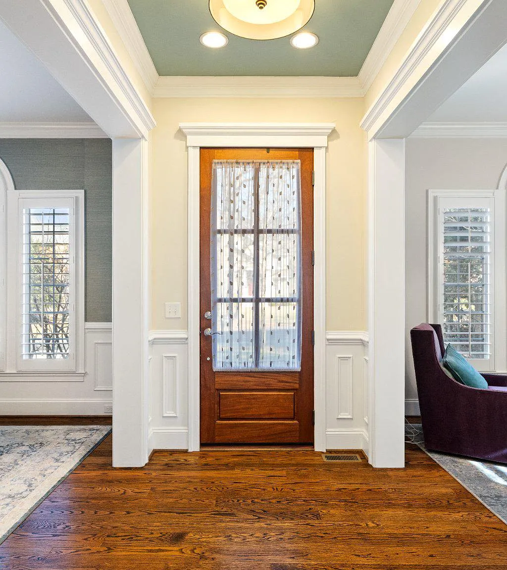 5 bed, 6.0 bath, 5599 sqft, $9,000 — Photo 2