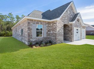 227 Madison Pl, Ocean Springs, MS 39564