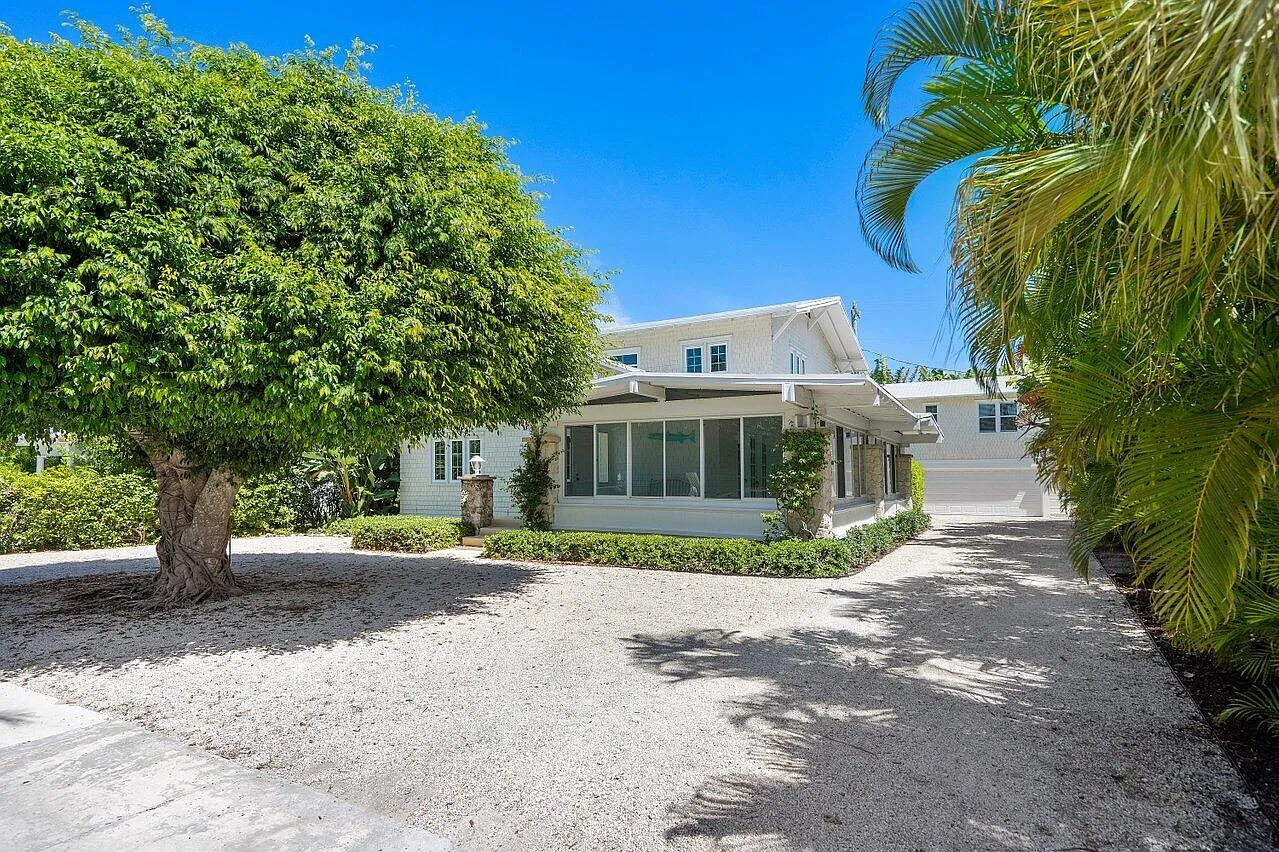 4 bed, 3.0 bath, 3053 sqft, $42,000 — Photo 2