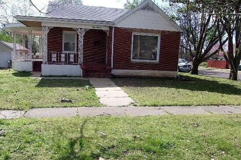 1st image of 816 8th St