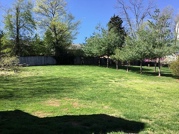 3rd image of 113 Aspen Ct