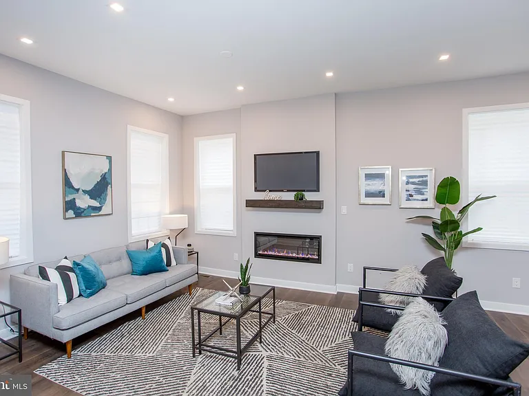 327 Wood St — Photo 11