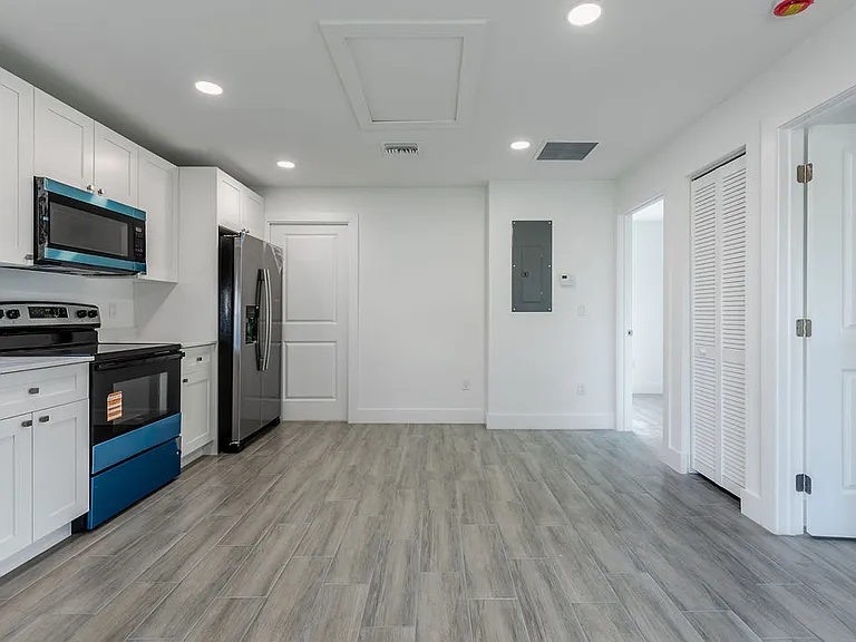 3018 SE Iris St #2 — Photo 3