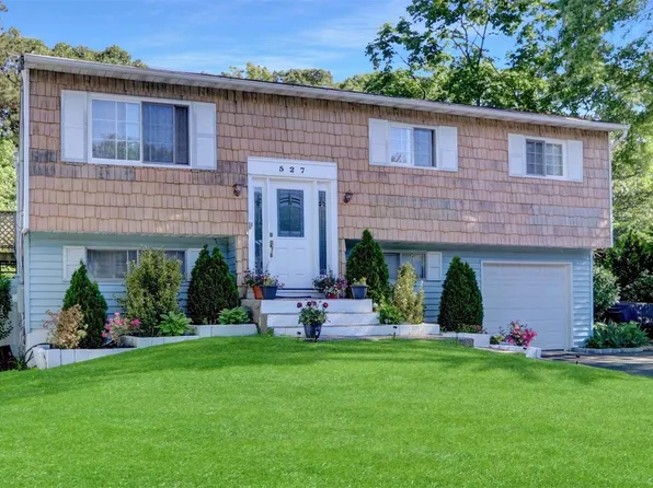 527 Hawkins Road, Selden, NY 11784